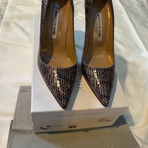 Manolo Blahnik snakeskin pump size 39 NIB